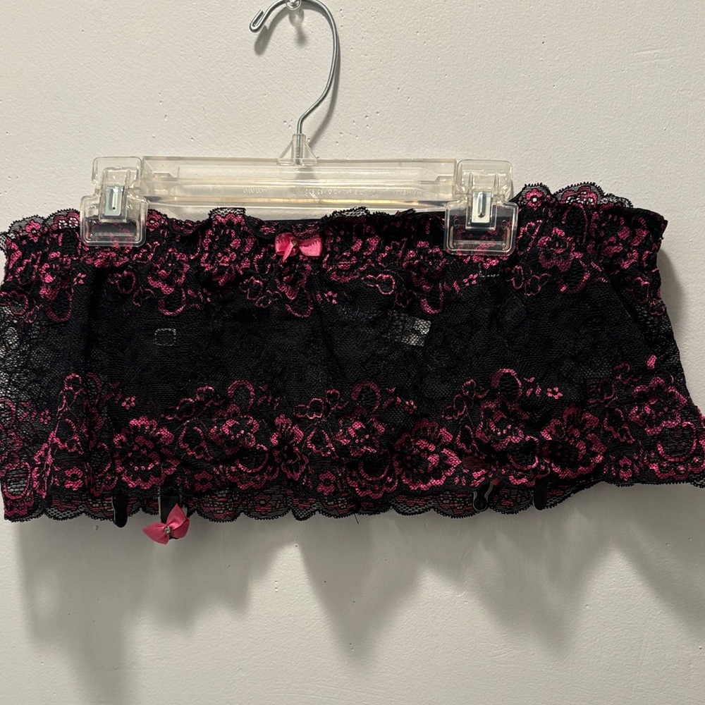 Frederick's of Hollywood Black and Pink Lace garter belt-skirt